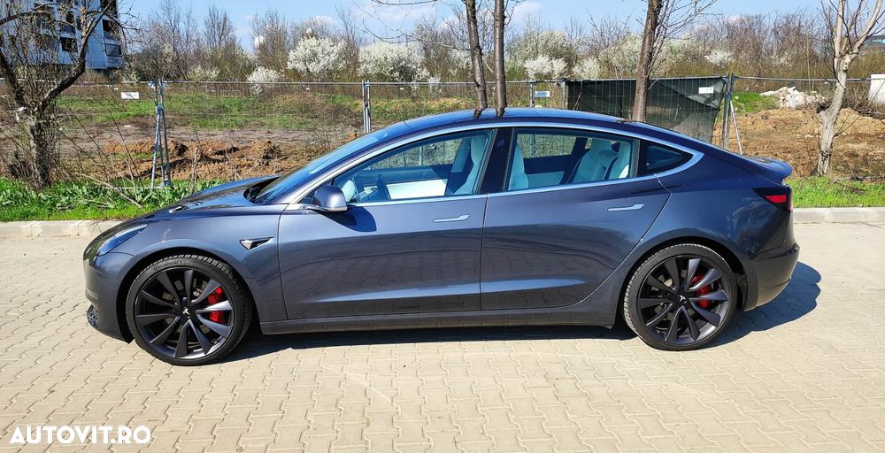 Tesla Model 3 - 9