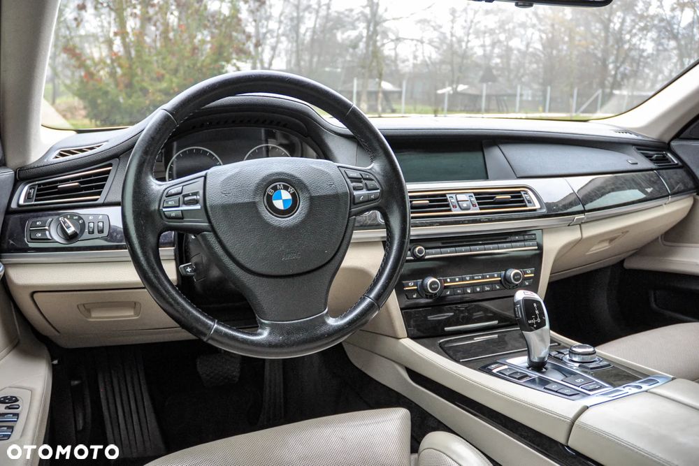 BMW Seria 7 750Li - 9