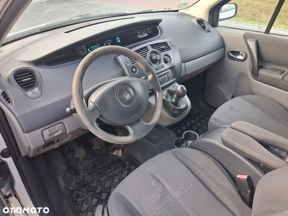 Renault Scenic 1.6 16V Avantage - 11