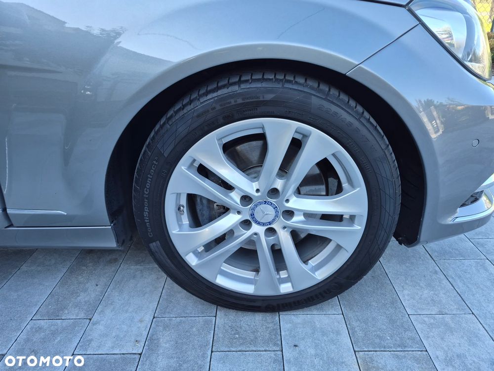 Mercedes-Benz Klasa C 300 CDI BlueEff 4-Matic Avantgarde - 40