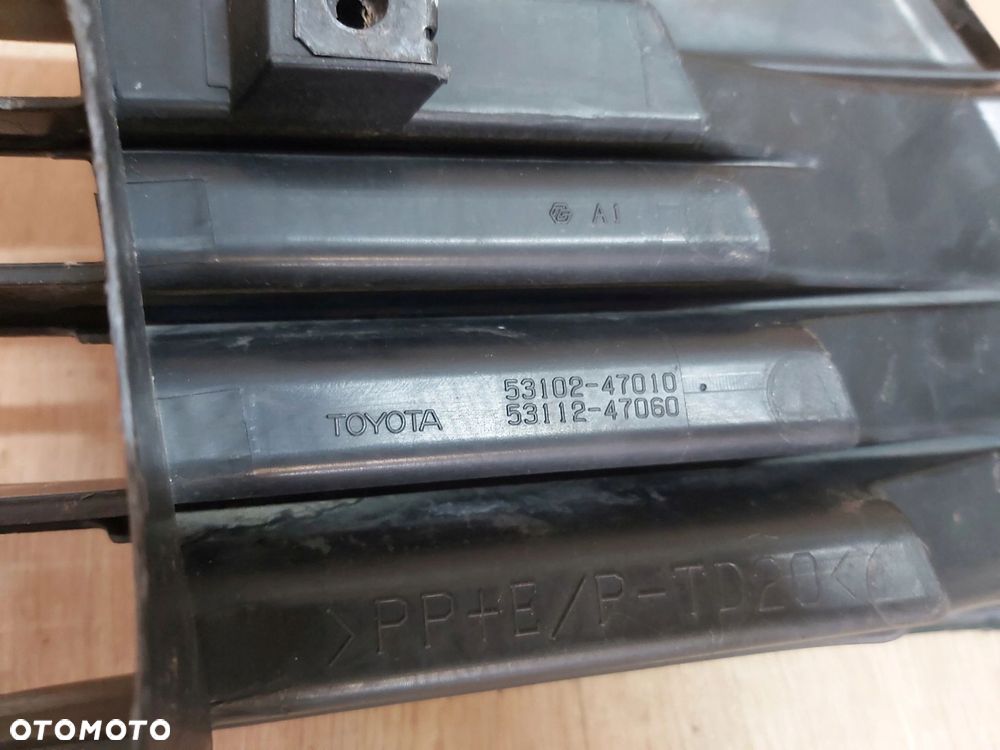 Toyota Prius III kratka zderzaka przód - 7
