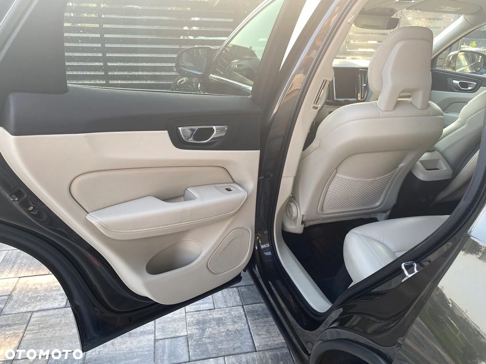 Volvo XC 60 D4 AWD Geartronic Momentum - 23