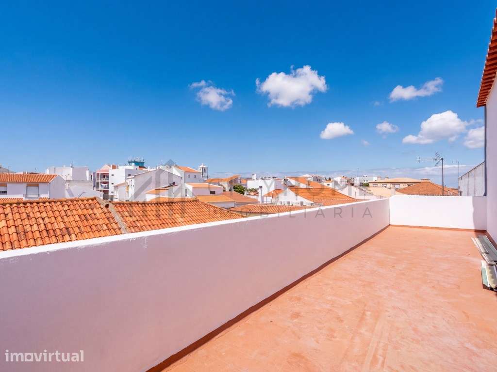 Apartamento T2+1 totalmente remodelado no coração de Lagoa - Grande imagem: 2/27