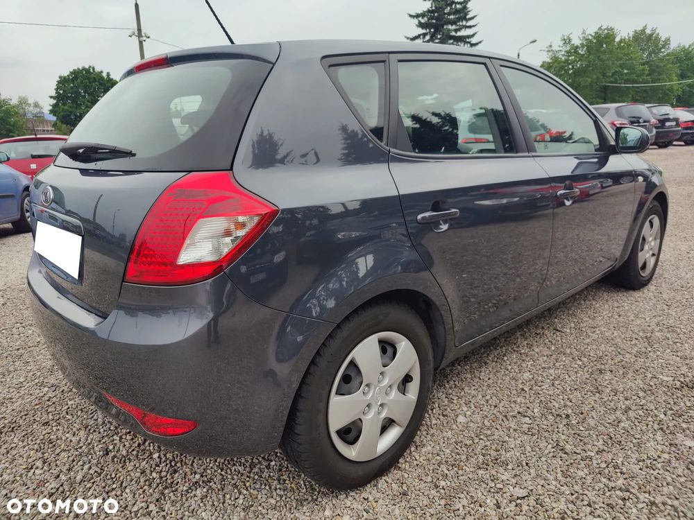 Kia Ceed - 22
