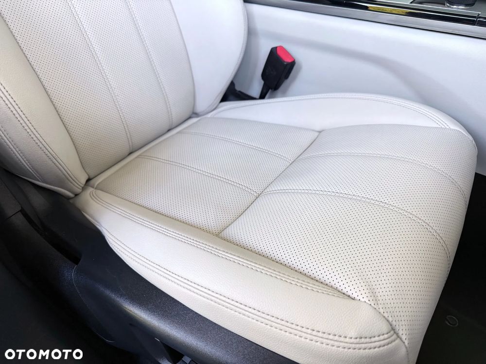 Land Rover Range Rover Velar 3.0 SD6 R-Dynamic S - 32