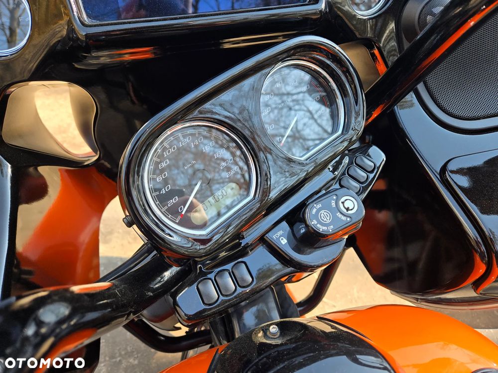 Harley-Davidson Touring Road Glide - 12