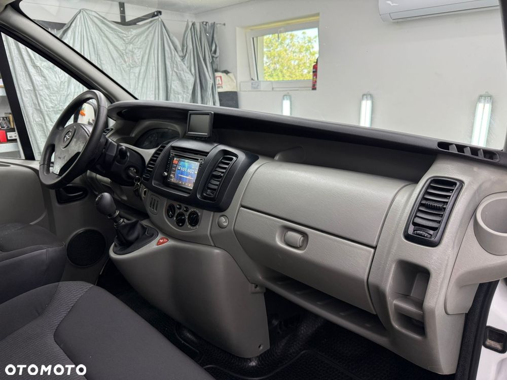 Opel Vivaro - 24