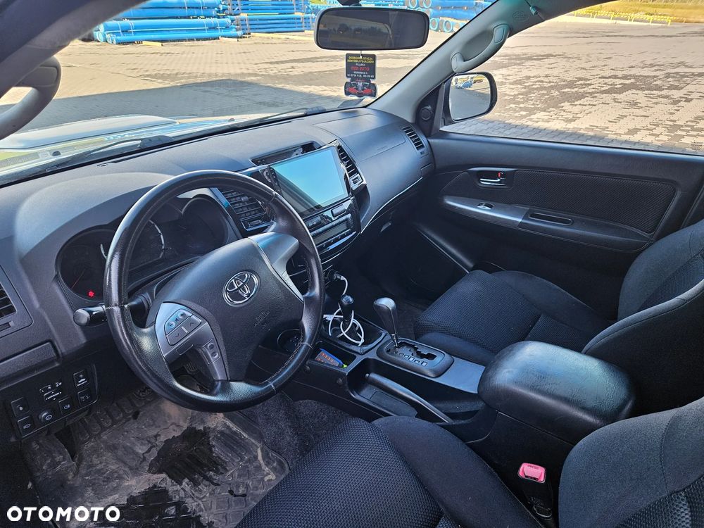 Toyota Hilux - 12