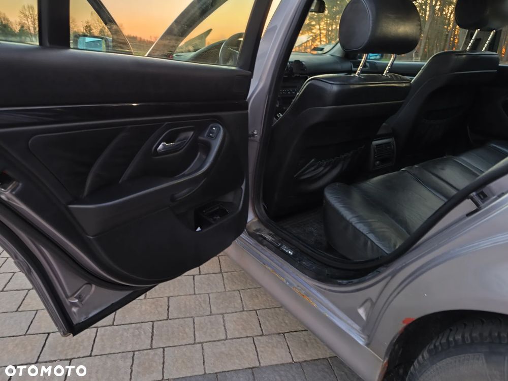 BMW Seria 5 525d - 11