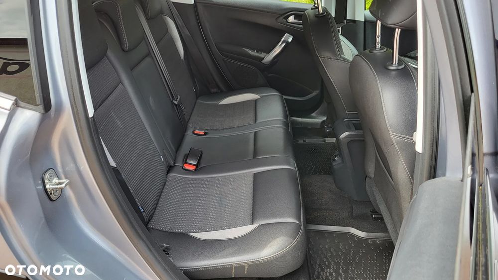 Peugeot 2008 1.2 Pure Tech Allure S&S - 12