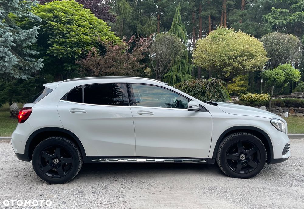 Mercedes-Benz GLA 200 7G-DCT - 5
