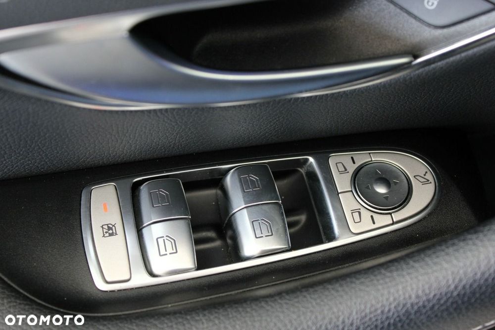 Mercedes-Benz Klasa E 220 d 4Matic 9G-TRONIC AMG Line - 34