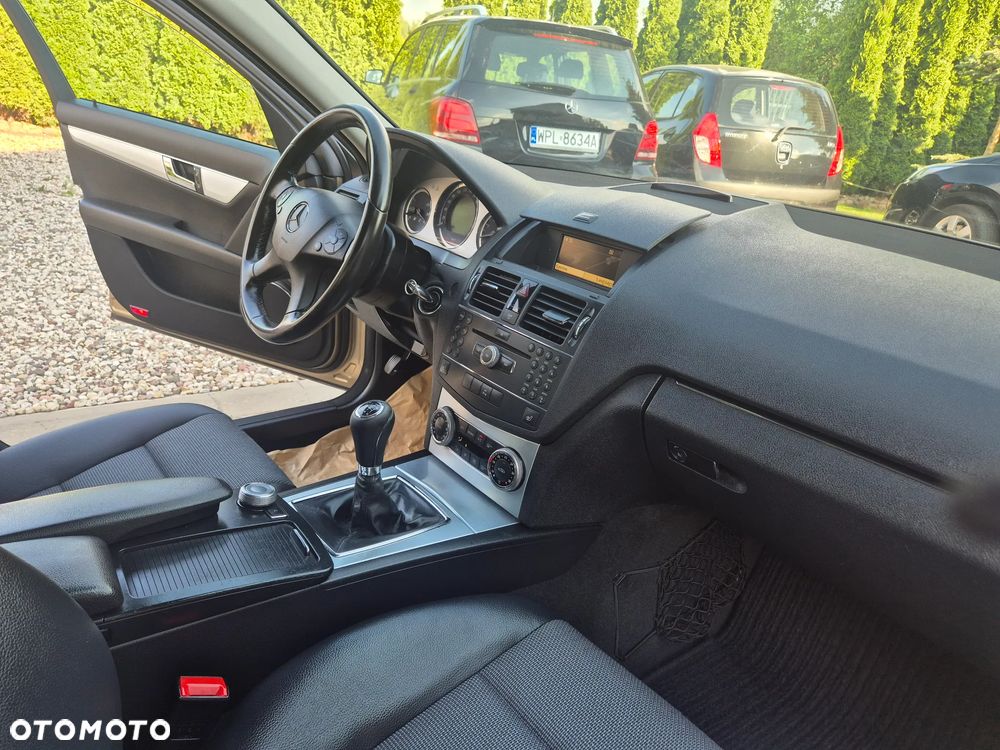 Mercedes-Benz Klasa C 180 Kompressor Avantgarde - 29
