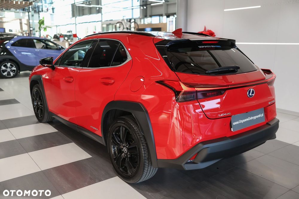 Lexus UX - 5