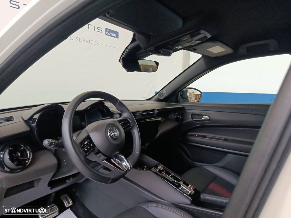 Alfa Romeo Junior 1.2 Speciale eDCT6 - 8