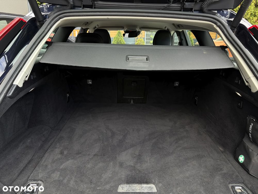 Volvo V90 D3 Geartronic Momentum Pro - 33