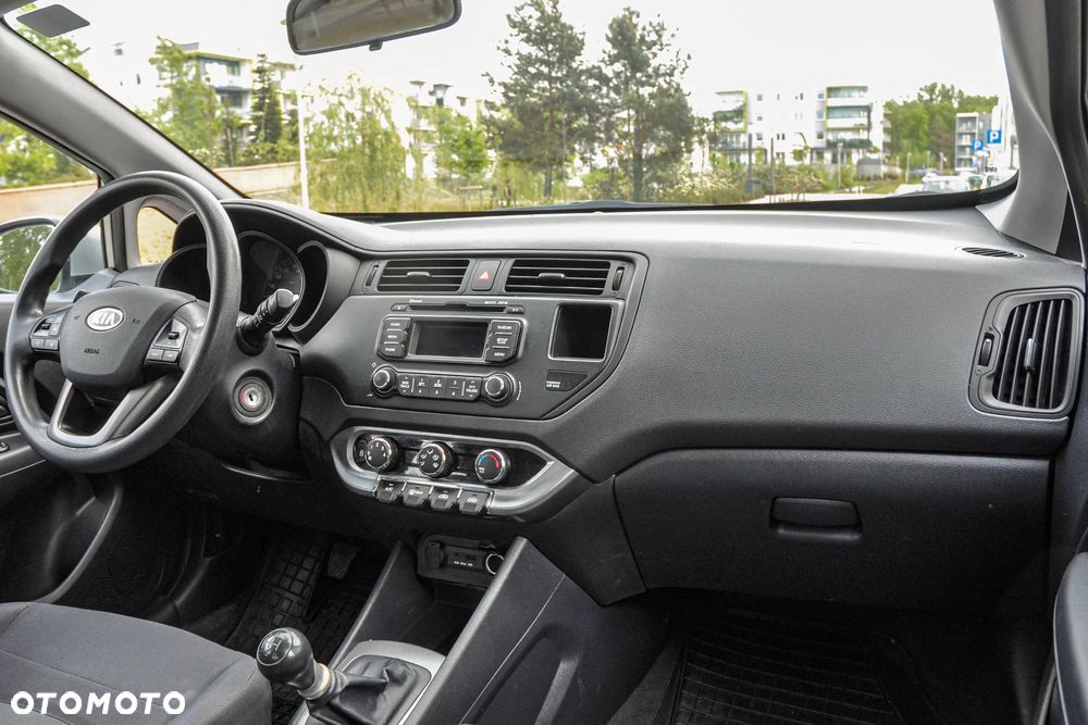 Kia Rio - 10
