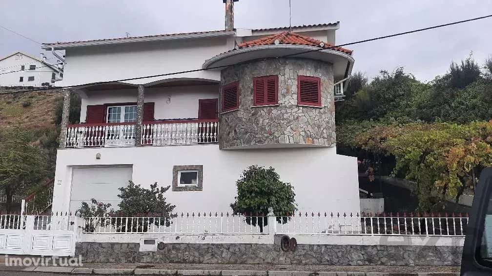 Moradia em Tabuaço: 3 Quartos e Churrasqueira - Grande imagem: 2/60