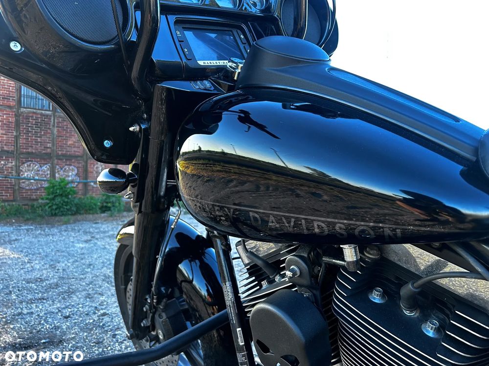 Harley-Davidson Touring Street Glide - 3