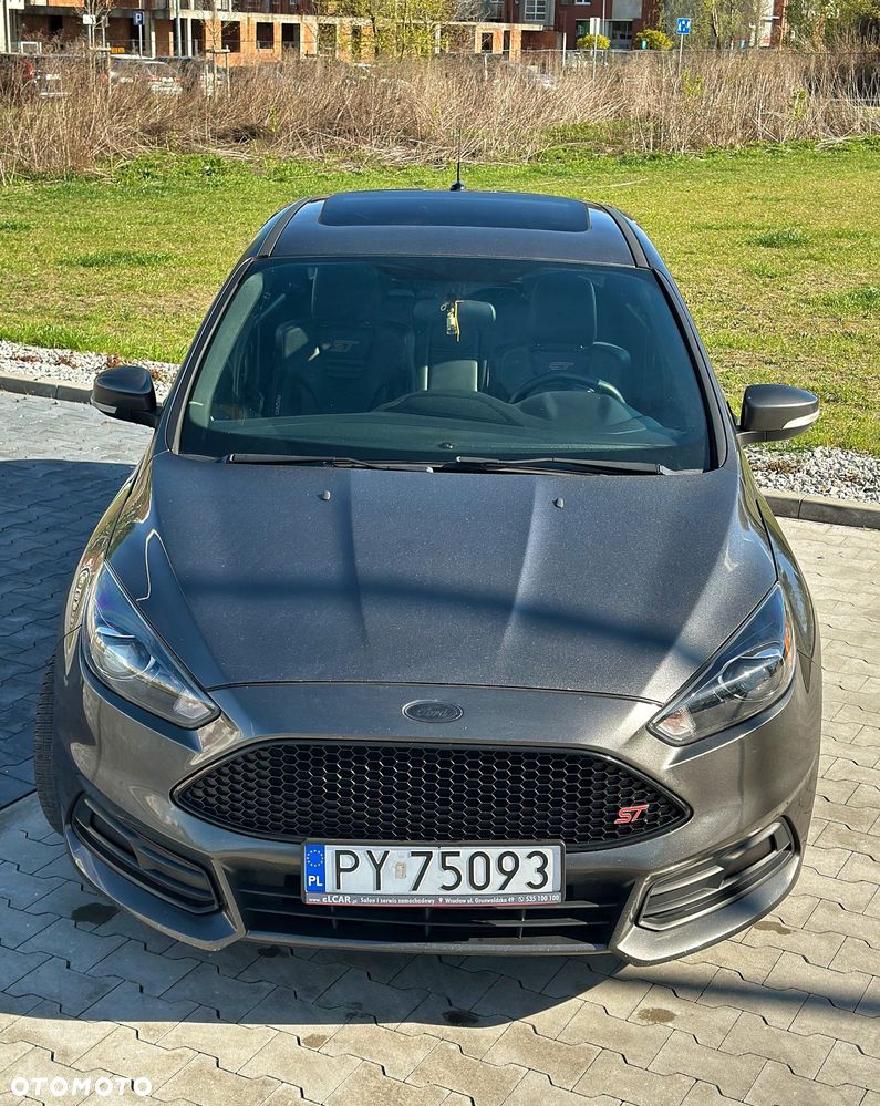 Ford Focus 2.0 EcoBoost ST mit Leder-Sport-Paket - 11