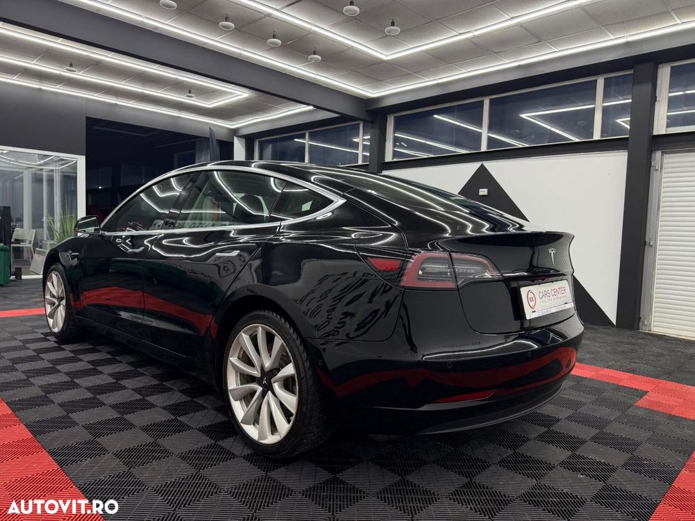 Tesla Model 3 - 4