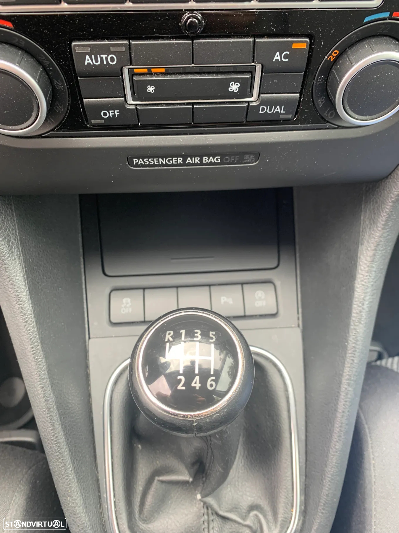 VW Golf 2.0 TDi BlueMotion Confortline - 16