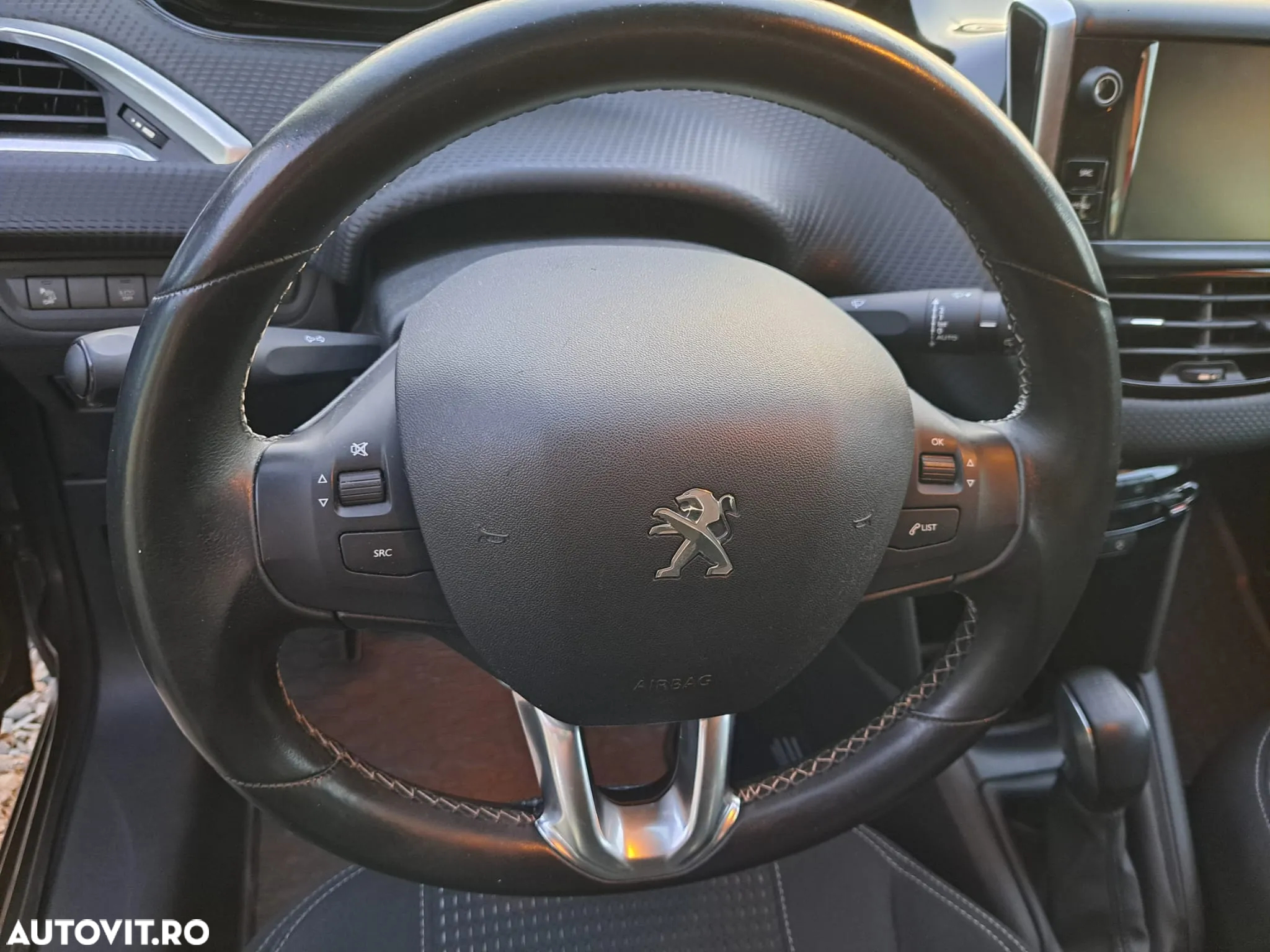 Peugeot 208 1.2 L PureTech Turbo Allure - 26