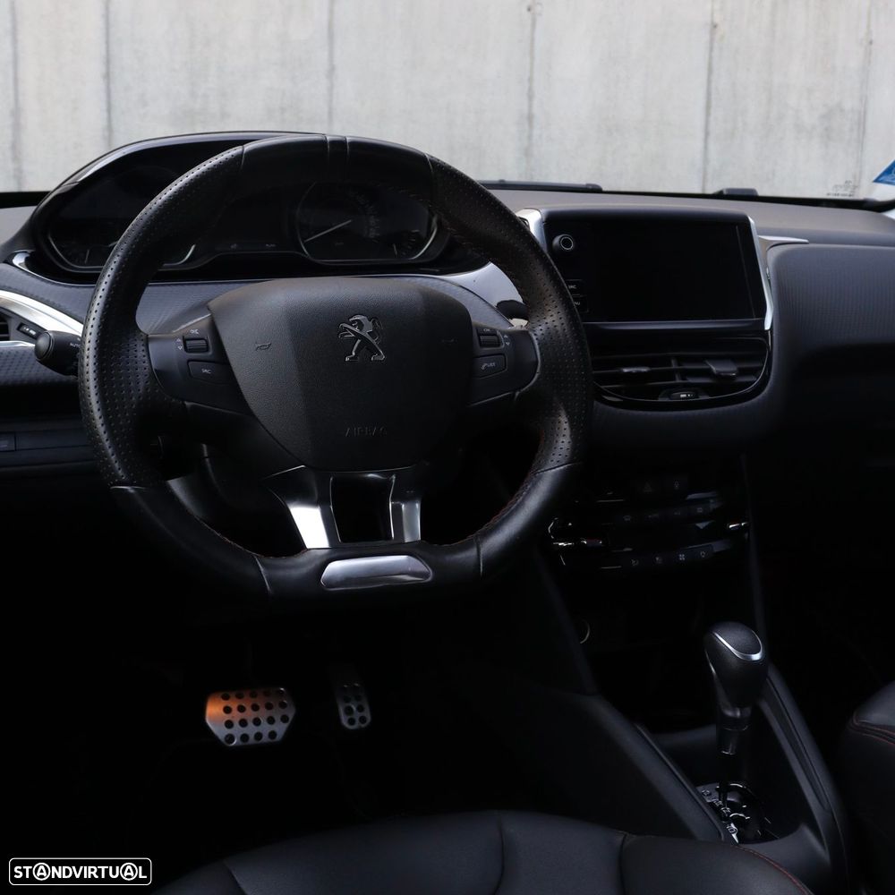 Peugeot 208 1.2 PureTech GT Line EAT6 - 12