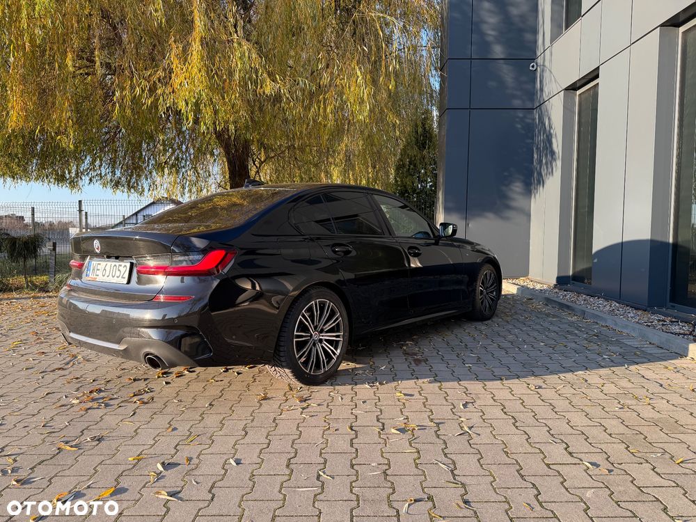 BMW Seria 3 320i M Sport Sport - 21