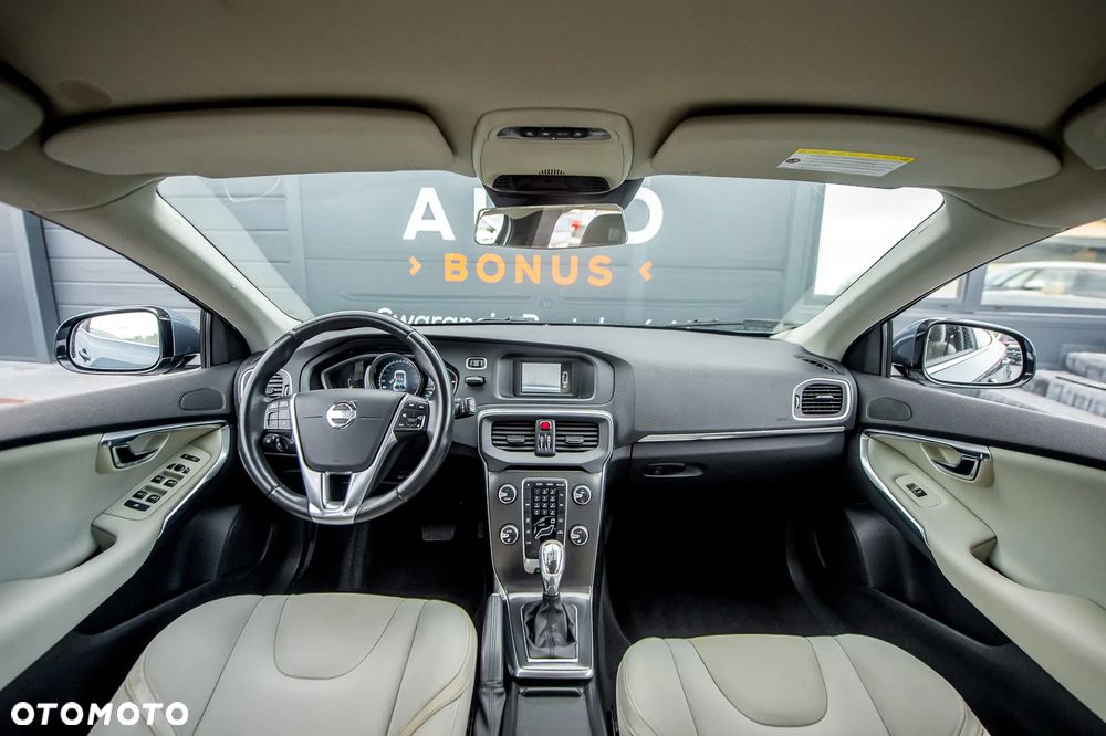 Volvo V40 - 23