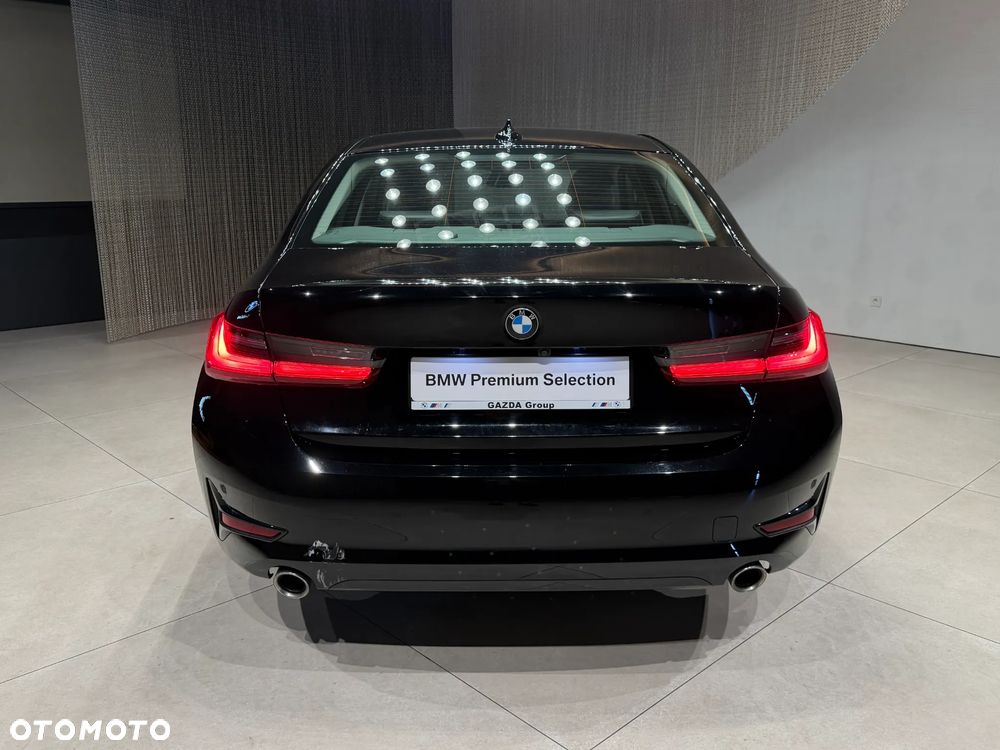 BMW Seria 3 318i - 4