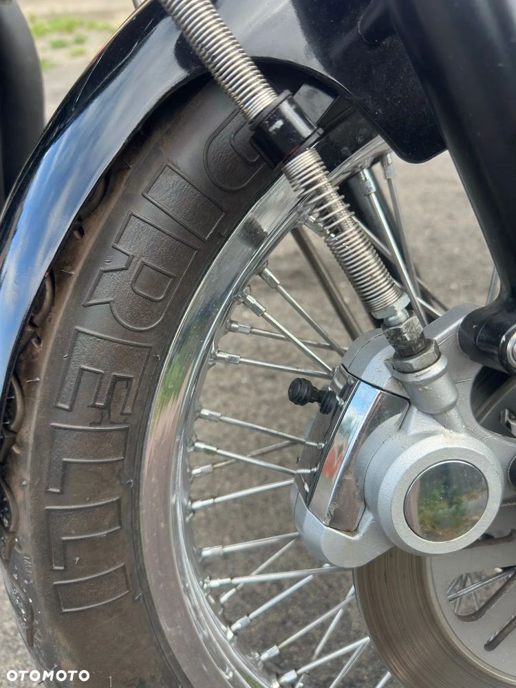 Suzuki Intruder - 8