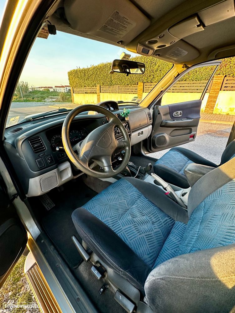 Mitsubishi Pajero Sport 2.5 TD GLS - 22