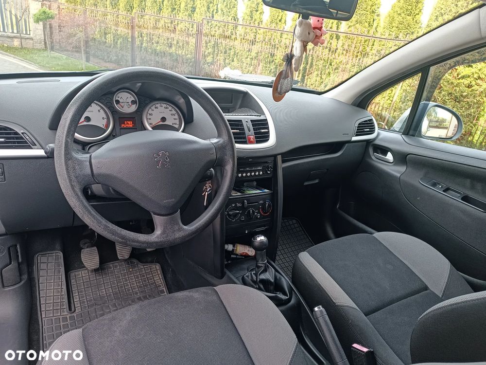 Peugeot 207 1.4 - 9