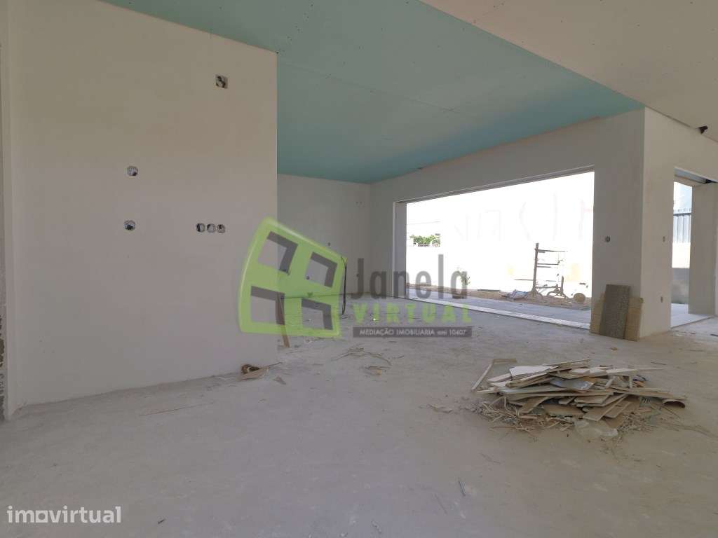 Moradia Isolada Térrea T3+1 em Construção | Fernão Ferro - Grande imagem: 2/30