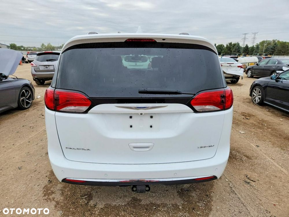 Chrysler Pacifica - 6