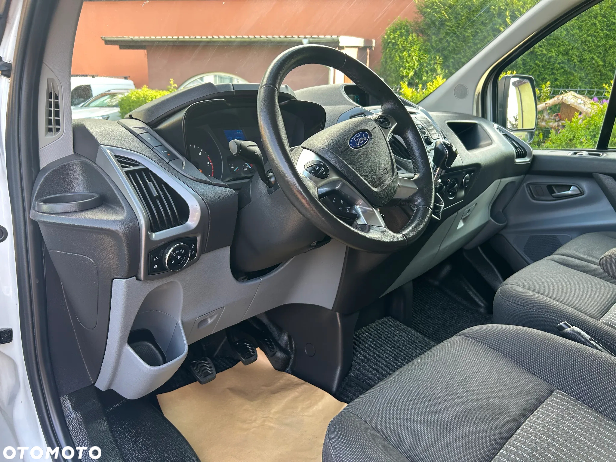 Ford Custom - 20