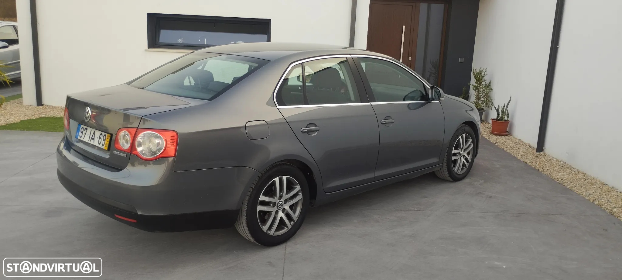VW Jetta 1.9 TDi BlueM. Confortline - 14