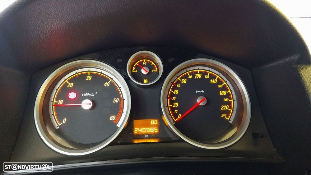 Opel Astra GTC 1.3 CDTi - 9