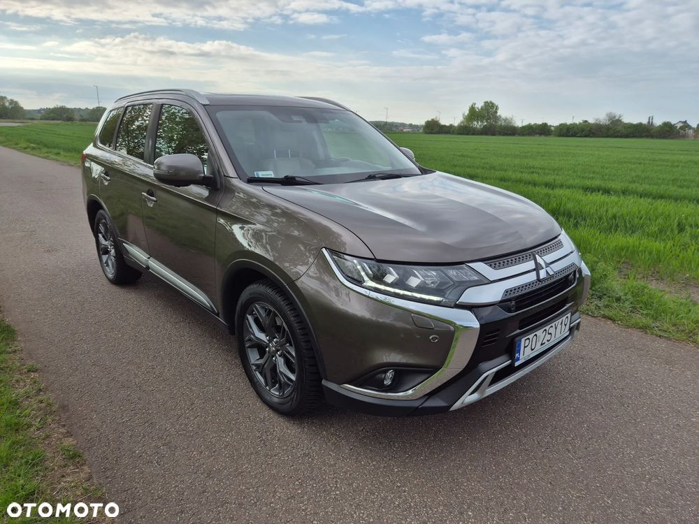 Mitsubishi Outlander 2.0 Instyle + 4WD CVT - 1