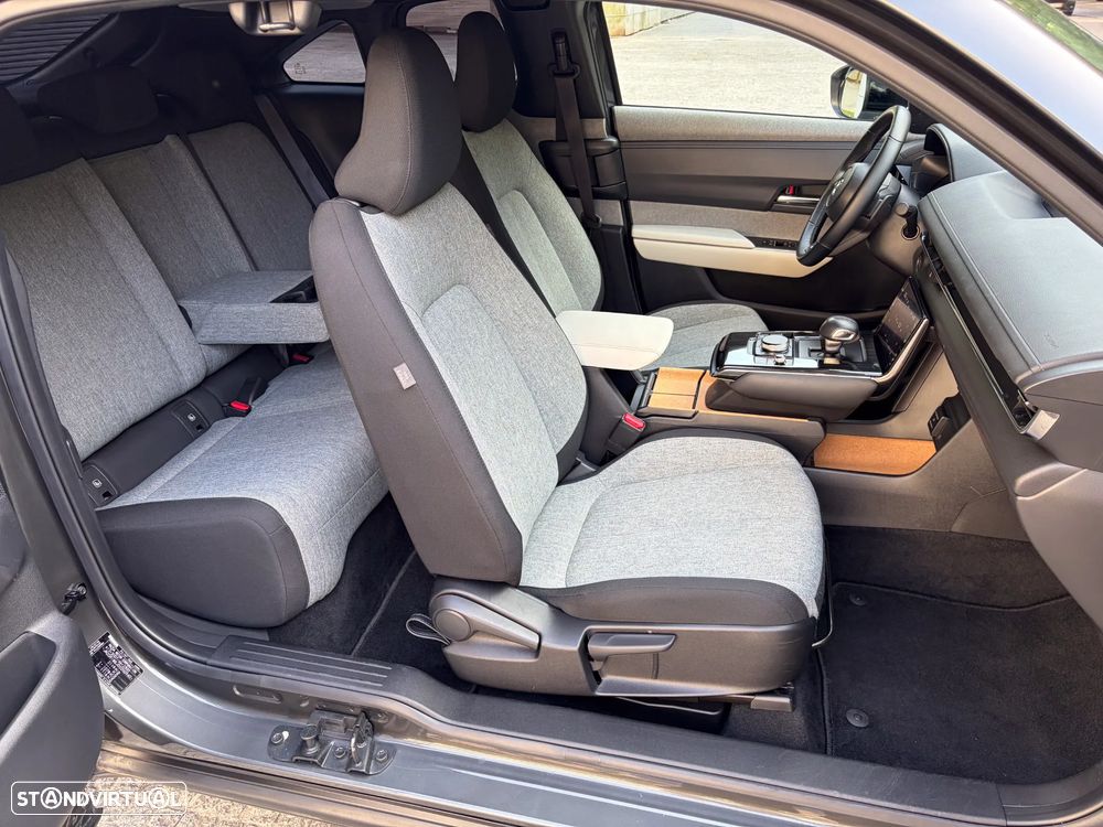 Mazda MX-30 e-SKYACTIV EXCLUSIVE-LINE - 32