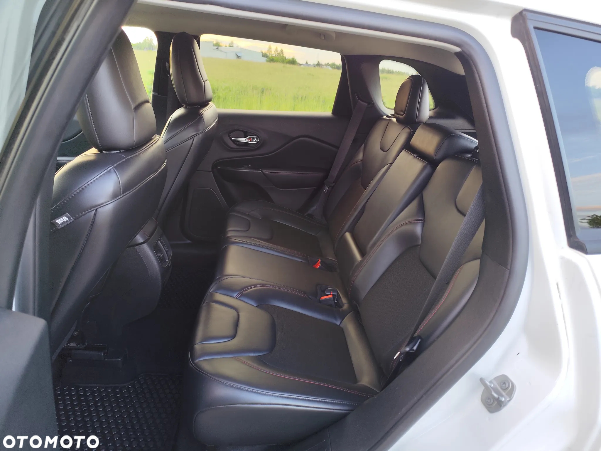 Jeep Cherokee - 15