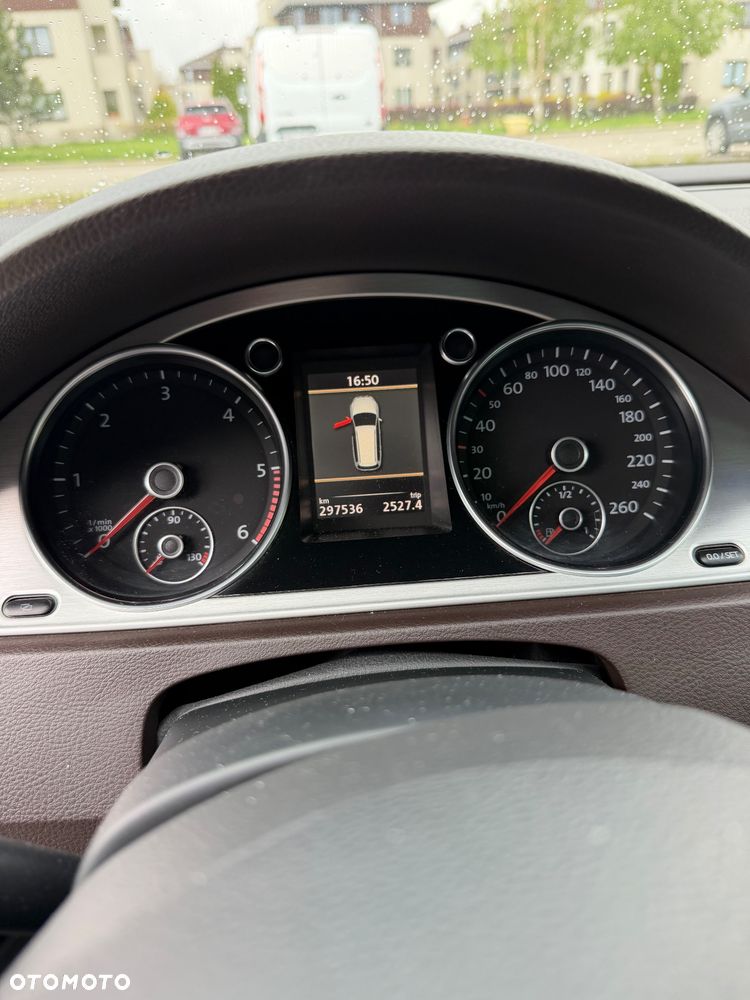 Volkswagen Passat 2.0 TDI Highline - 9