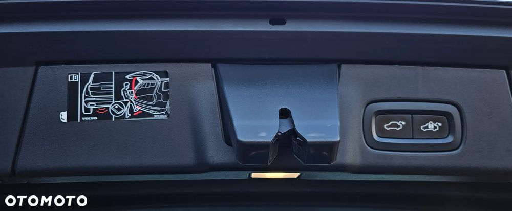 Volvo V90 D4 Geartronic Momentum Pro - 28