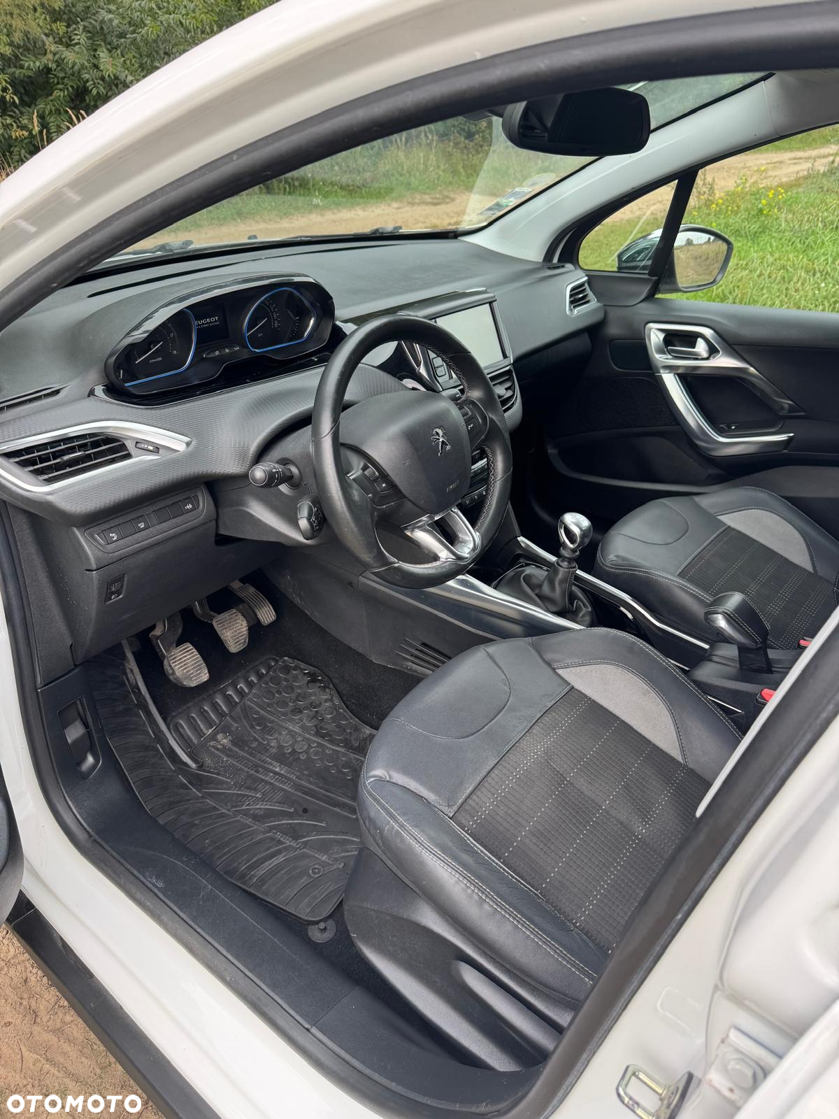 Peugeot 2008 e-HDi FAP 115 STOP & START Allure - 13