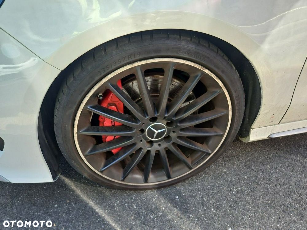 Mercedes-Benz CLA 45 AMG 4Matic 7G-DCT - 16