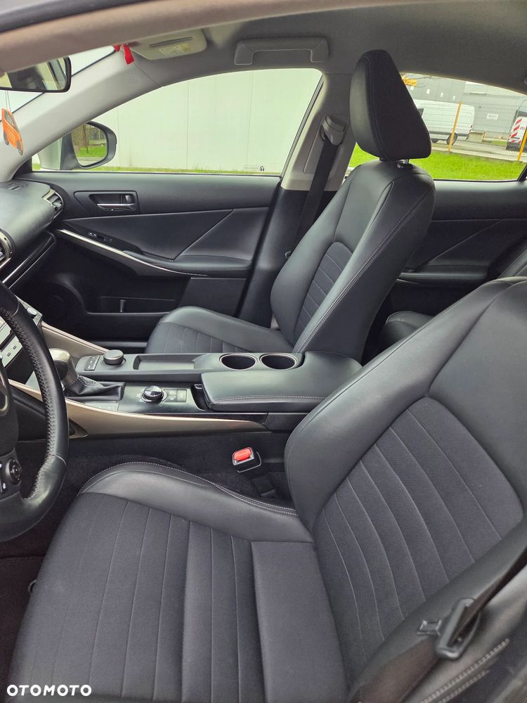 Lexus IS 300h Elite - 6
