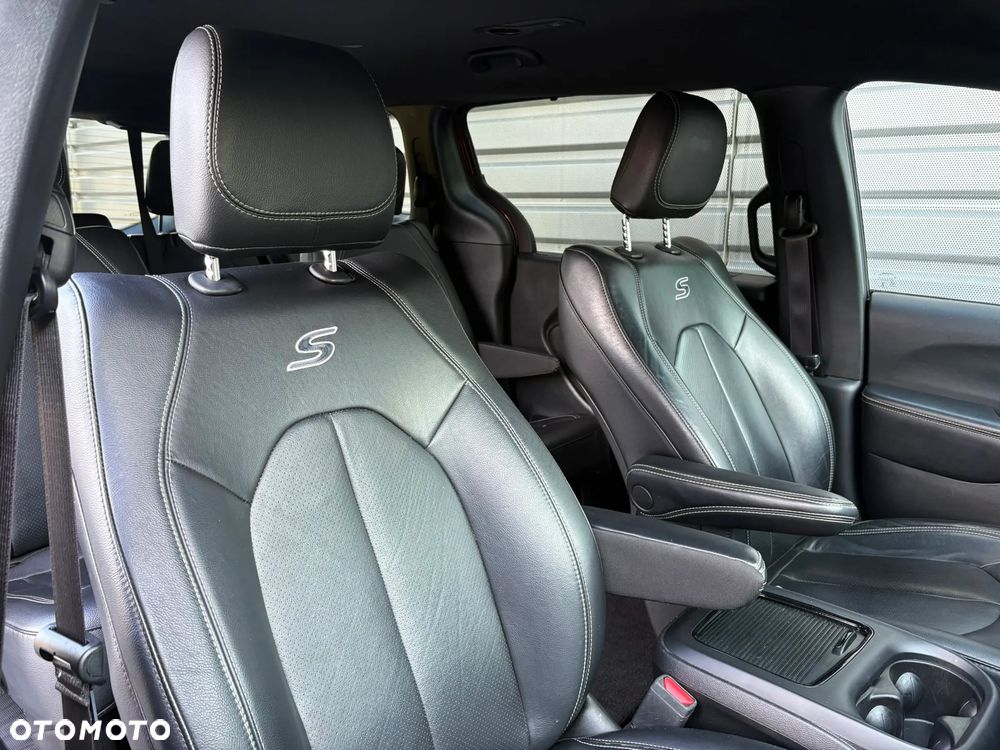 Chrysler Pacifica - 15