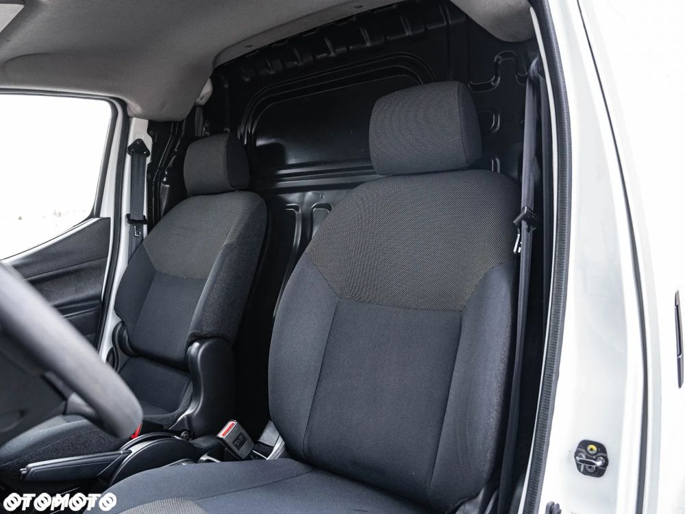 Nissan e-NV200 - 13