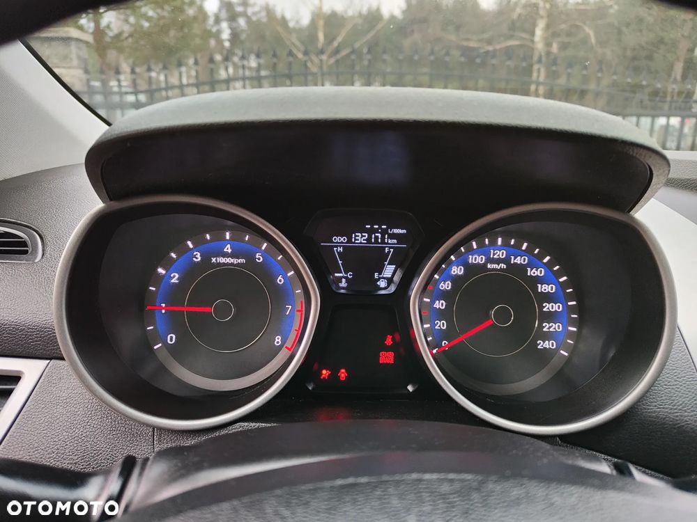 Hyundai Elantra 1.6 Comfort - 9